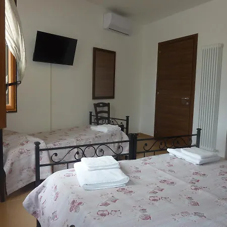 Il Terrazzo Delle Rondini Bed & Breakfast 3*