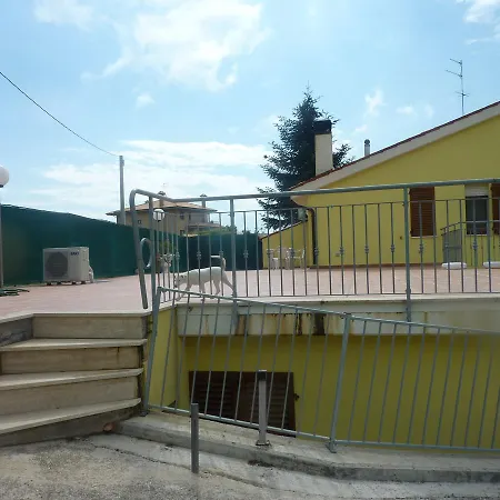 Il Terrazzo Delle Rondini Bed & Breakfast Altidona