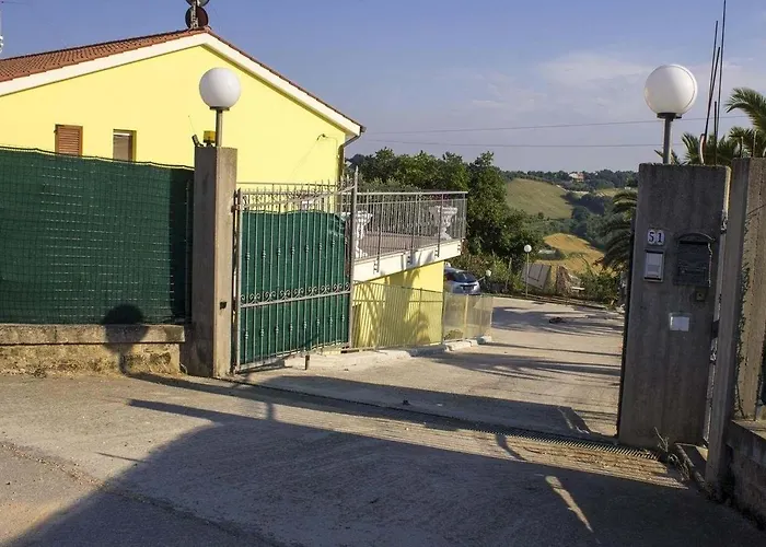 Il Terrazzo Delle Rondini B&B 알티도나