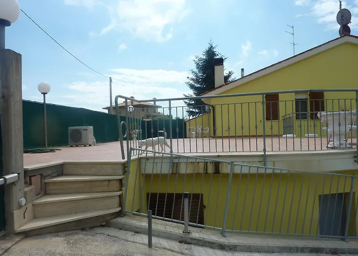 Il Terrazzo Delle Rondini B&B 알티도나