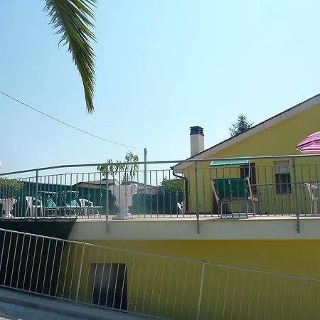 Il Terrazzo Delle Rondini Alojamento de Acomodação e Pequeno-almoço 3*