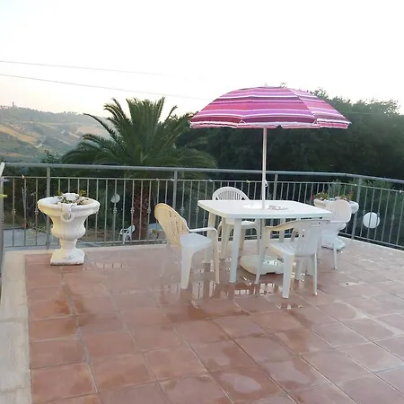 Il Terrazzo Delle Rondini Frühstückspension Altidona